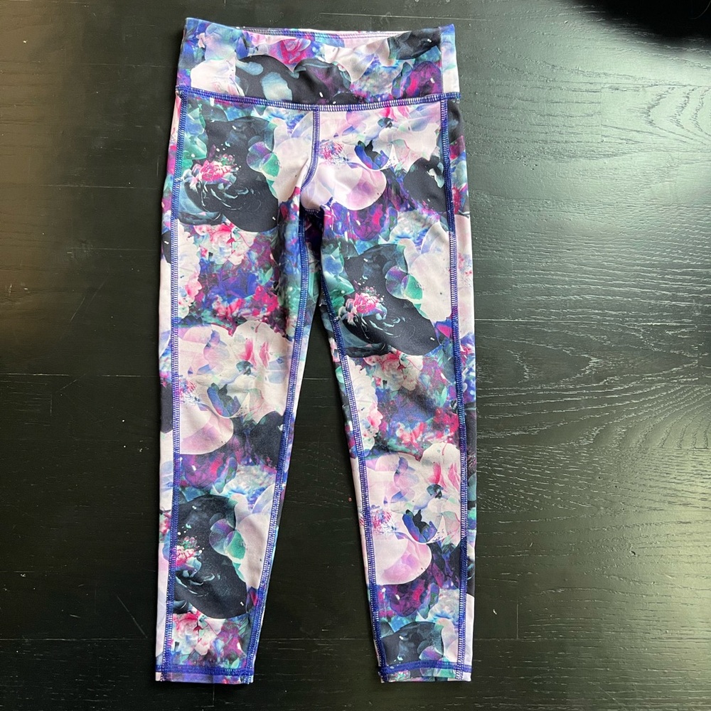 Old Navy Kids XS (5) Leggings with Purple and Blue Floral Design
